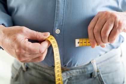 overweight-man-measuring-waist