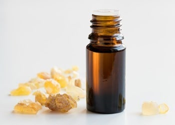 dark-bottle-of-frankincense-essential-oil-with-frankincense-resin