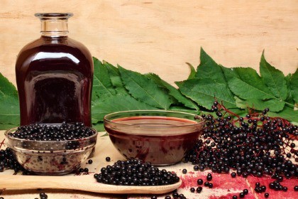 sambucus-nigra-syrup-and-elderberries